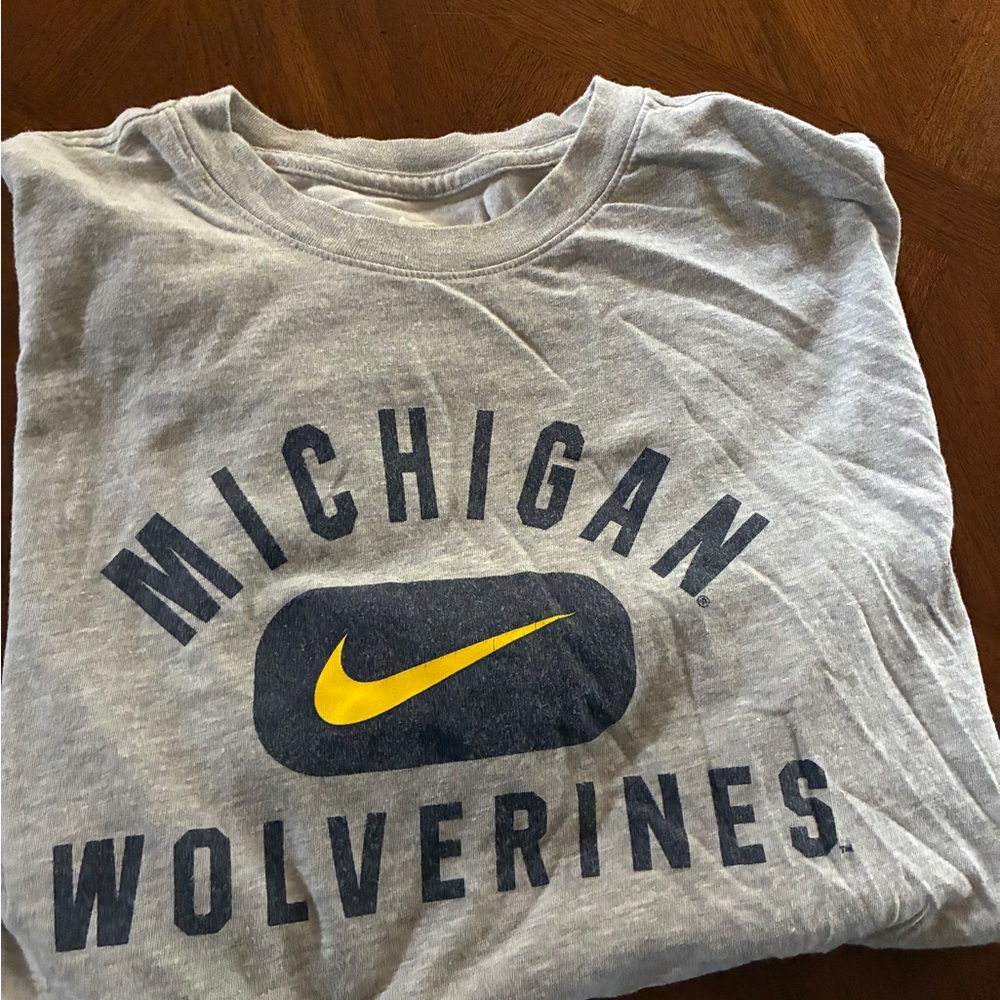Nike Michigan wolverine’s Gray Tee - Picture 4 of 4